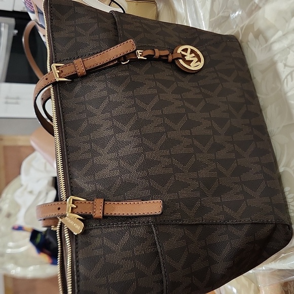 🔹️Michael Kors🔹️ JET SET EAST WEST ZIP TOP SIGNATURE TOTE  ✨️🤎 - Picture 6 of 8